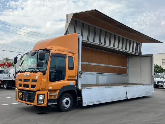 いすゞ ギガ LKG-CYJ77A(8x4)の写真1
