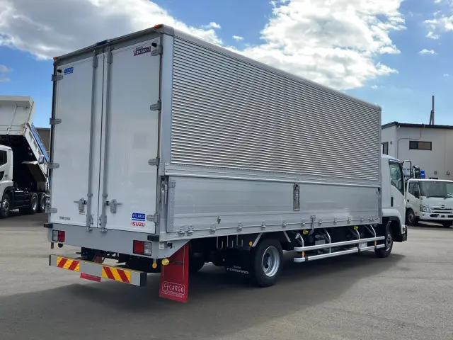 いすゞ フォワード 2RG-FRR90T2(2WD)の写真3