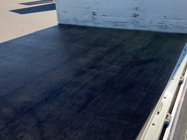 いすゞ フォワード 2RG-FRR90T2(2WD)の写真12