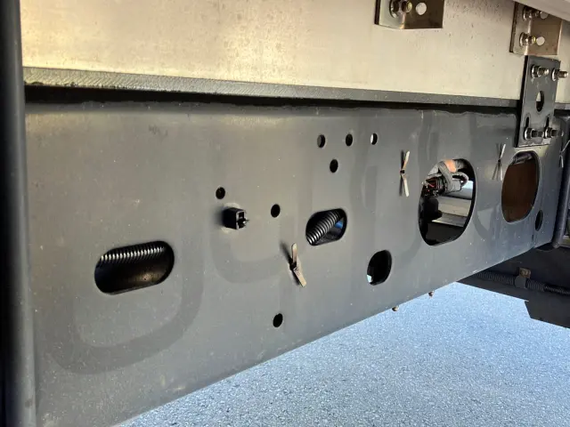 いすゞ フォワード 2RG-FRR90T2(2WD)の写真16