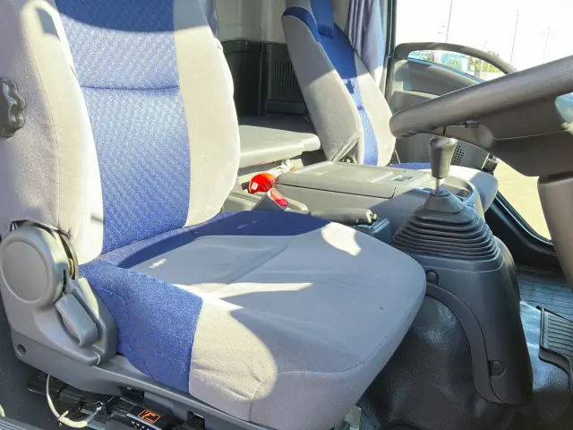 いすゞ フォワード 2RG-FRR90T2(2WD)の写真21