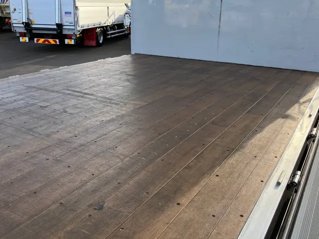 いすゞ フォワード 2RG-FRR90T2(2WD)の写真11