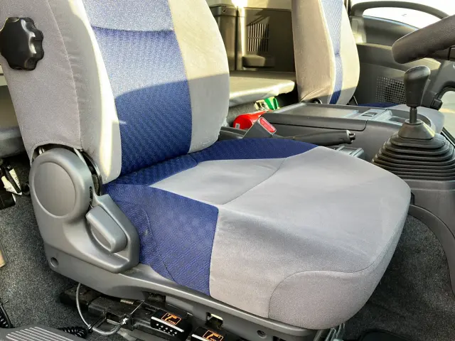 いすゞ フォワード 2RG-FRR90T2(2WD)の写真18