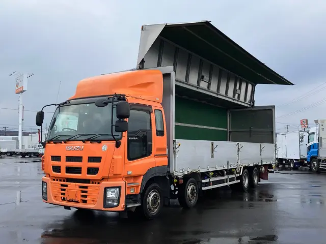 いすゞ ギガ QKG-CYJ77A(8x4)の写真1