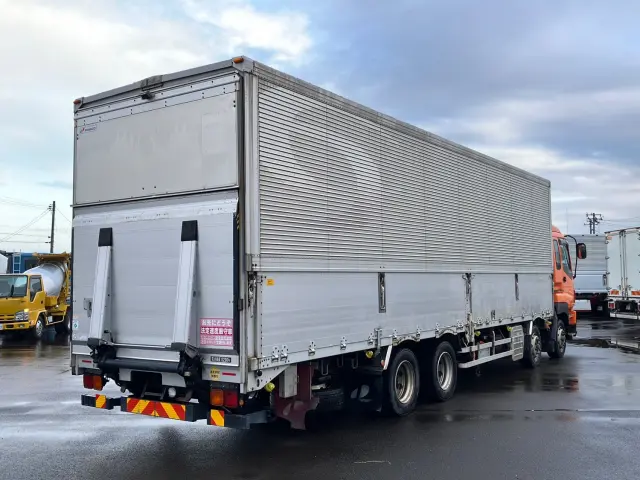 いすゞ ギガ QKG-CYJ77A(8x4)の写真3