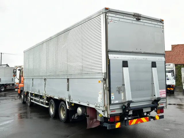 いすゞ ギガ QKG-CYJ77A(8x4)の写真4