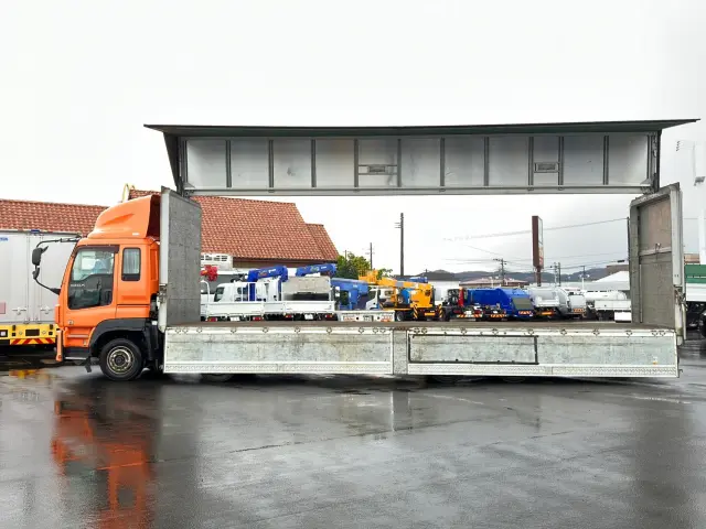 いすゞ ギガ QKG-CYJ77A(8x4)の写真5