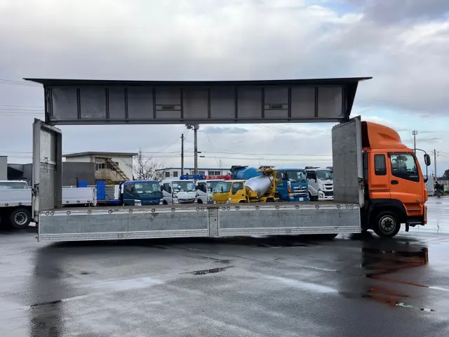 いすゞ ギガ QKG-CYJ77A(8x4)の写真6