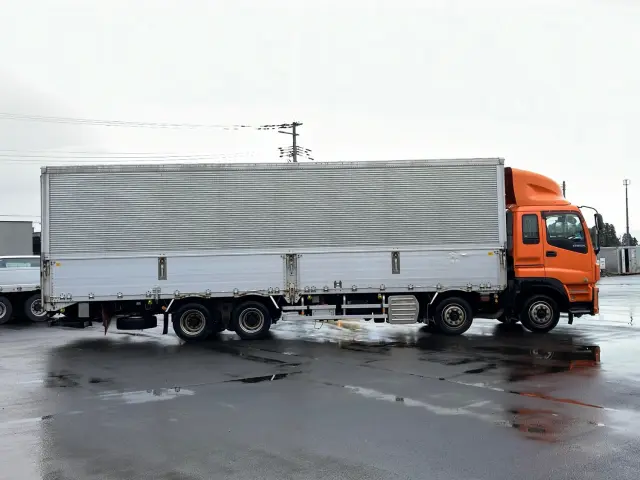 いすゞ ギガ QKG-CYJ77A(8x4)の写真8