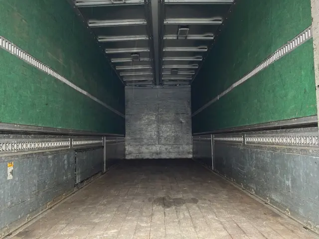 いすゞ ギガ QKG-CYJ77A(8x4)の写真10