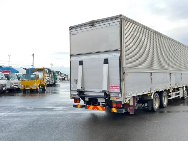いすゞ ギガ QKG-CYJ77A(8x4)の写真14