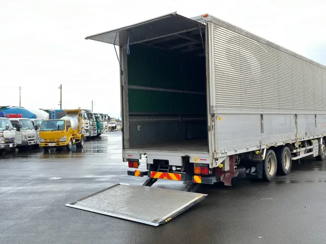 いすゞ ギガ QKG-CYJ77A(8x4)の写真15