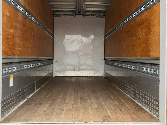 いすゞ エルフ TKG-NMR85AN(2WD)の写真10