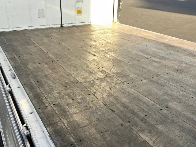 いすゞ フォワード 2RG-FRR90T2(2WD)の写真12