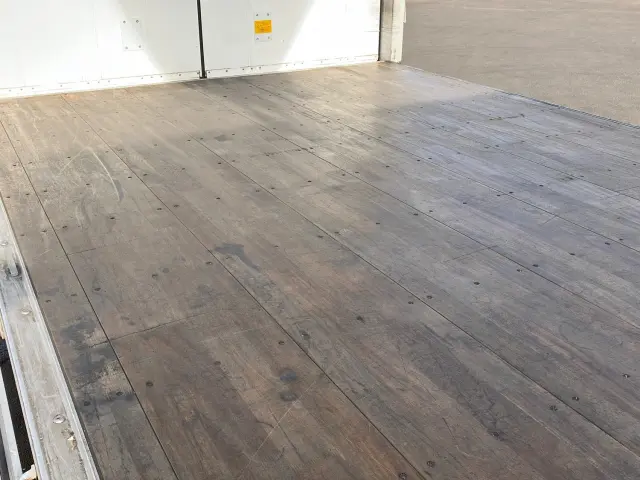 いすゞ フォワード 2RG-FRR90S2(2WD)の写真12