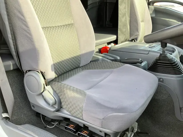 いすゞ フォワード 2RG-FRR90S2(2WD)の写真21