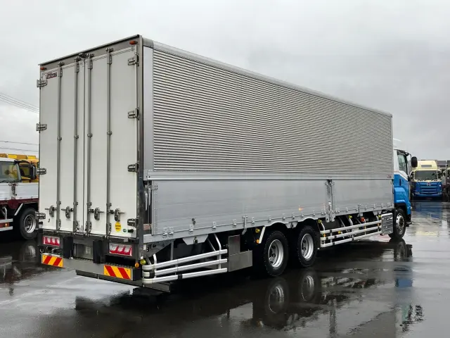 いすゞ ギガ 2PG-CYY77CY(6x4)の写真3