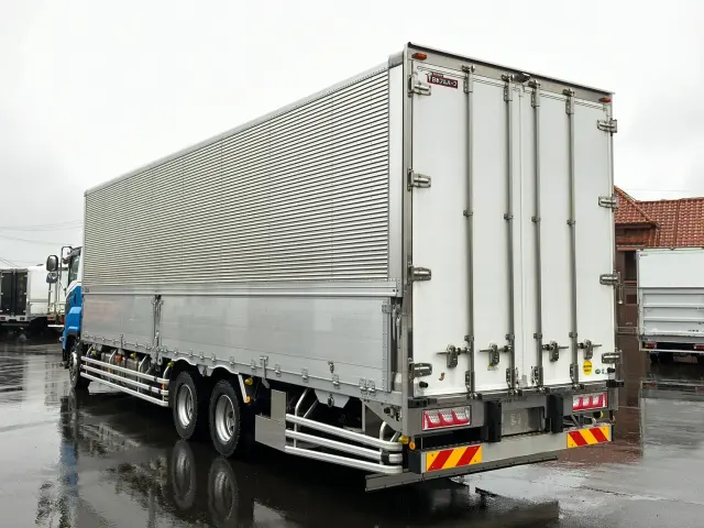 いすゞ ギガ 2PG-CYY77CY(6x4)の写真4