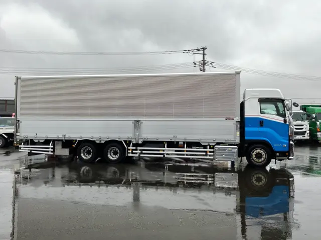 いすゞ ギガ 2PG-CYY77CY(6x4)の写真8