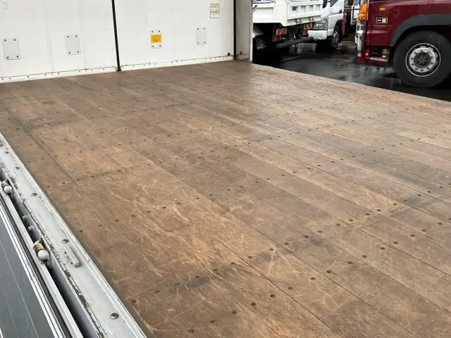 いすゞ ギガ 2PG-CYY77CY(6x4)の写真12