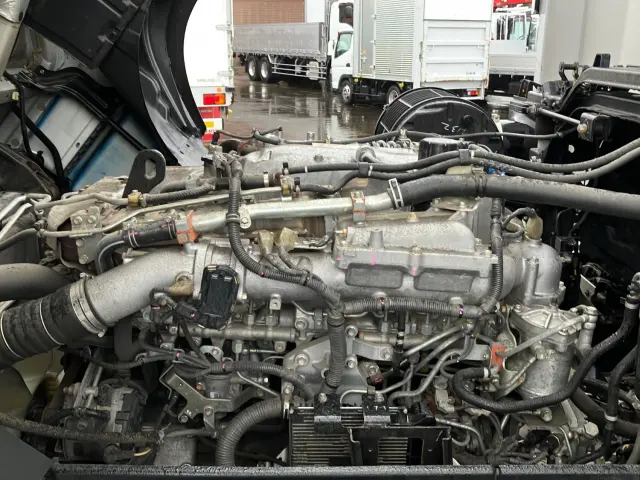 いすゞ ギガ 2PG-CYY77CY(6x4)の写真16