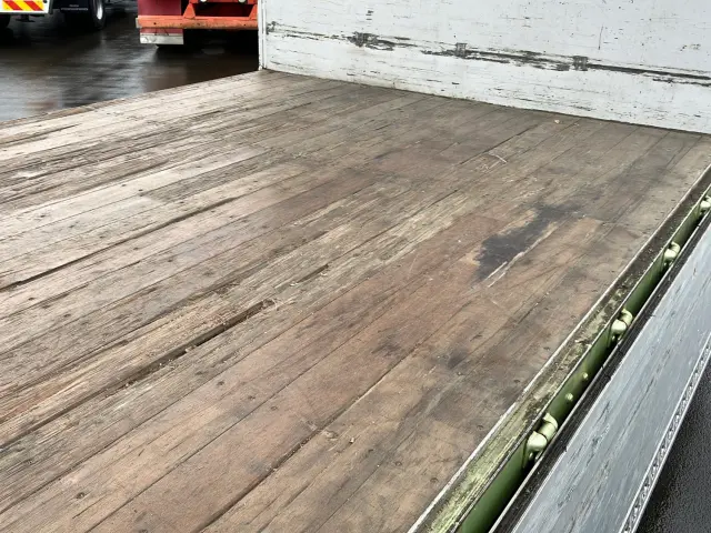 いすゞ フォワード TKG-FRR90S2(2WD)の写真11