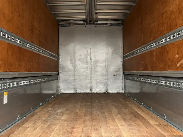 三菱 キャンター TPG-FEB90(2WD)の写真10