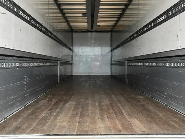 日野 プロフィア 2DG-FW1AHJ(8x4)の写真10