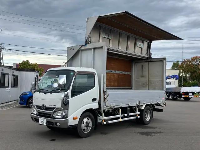 日野 デュトロ TKG-XZU695M(4WD)の写真1