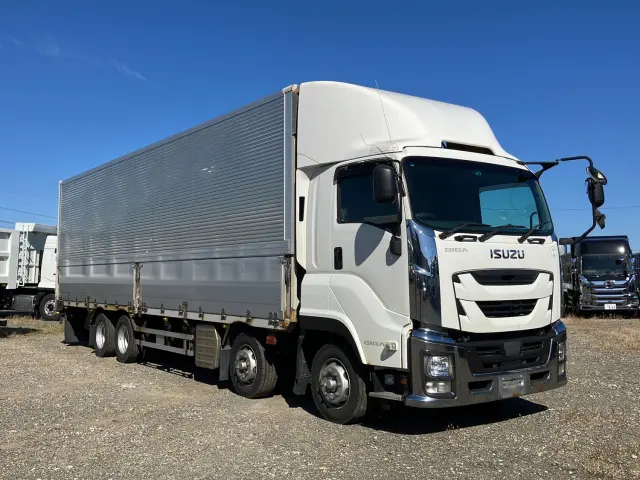 いすゞ ギガ QPG-CYJ77B(8x4)の写真2