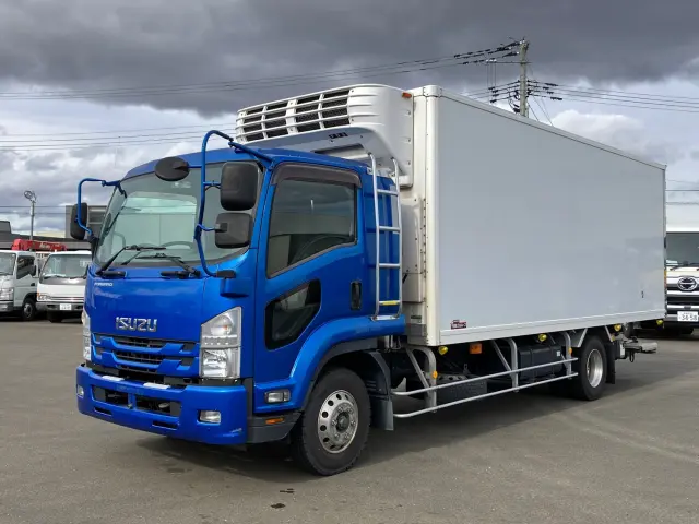 いすゞ フォワード TKG-FRR90S2(2WD)の写真1