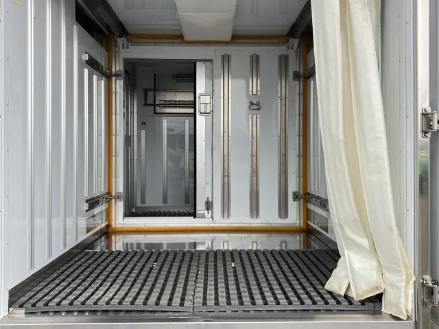 三菱 キャンター 2PG-FEAV0(2WD)の写真8