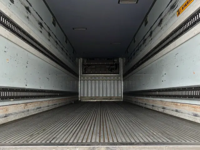 UD クオン QPG-CD5ZA(6x2)の写真8