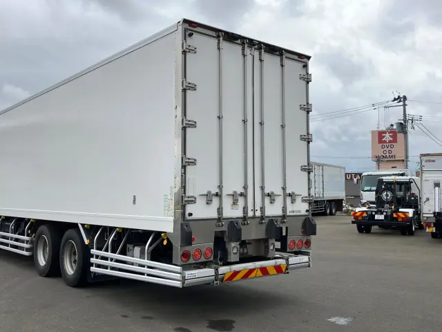 UD クオン QPG-CD5ZA(6x2)の写真12