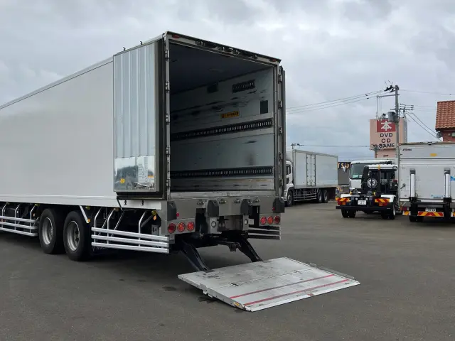 UD クオン QPG-CD5ZA(6x2)の写真13