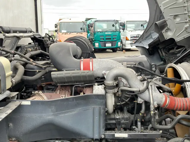 UD クオン QPG-CD5ZA(6x2)の写真18