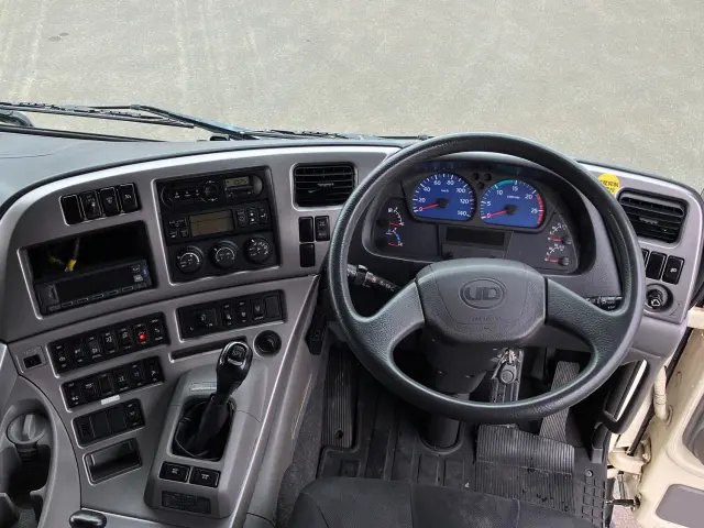 UD クオン QPG-CD5ZA(6x2)の写真21