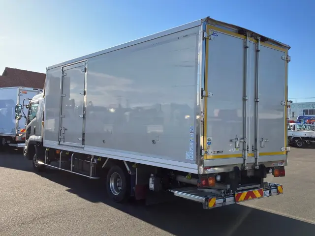 いすゞ フォワード 2PG-FRR90T2(2WD)の写真4