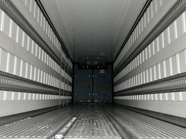 日野 プロフィア 2DG-FS1AHG(6x4)の写真7