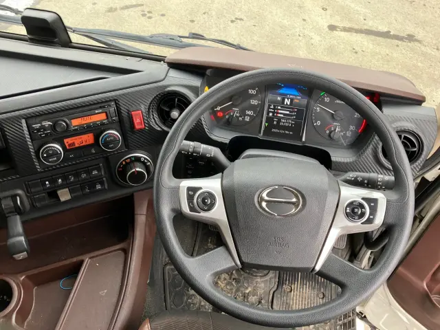 日野 プロフィア 2DG-FS1AHG(6x4)の写真17