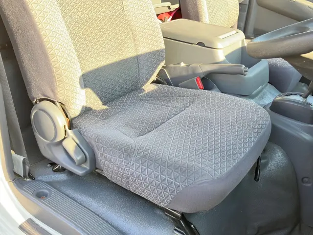 いすゞ エルフ TRG-NLR85AN(2WD)の写真16