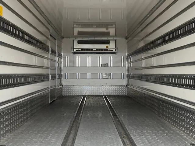 いすゞ エルフ 2RG-NPR88AN(2WD)の写真8
