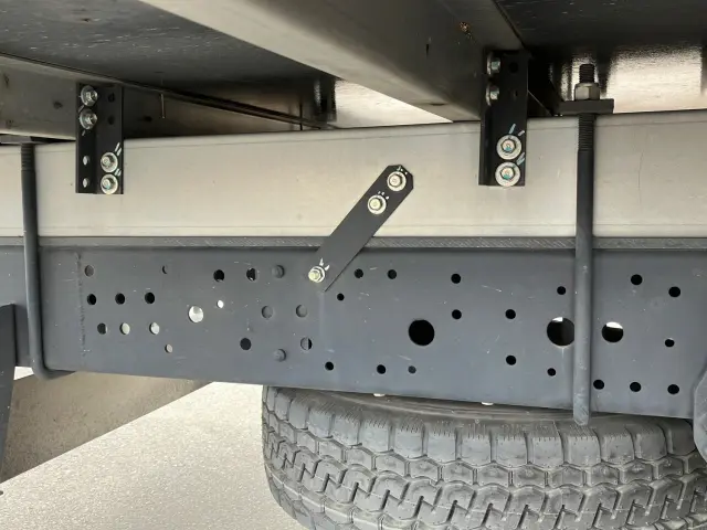 いすゞ エルフ 2RG-NPR88AN(2WD)の写真12