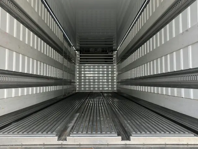 日野 プロフィア 2DG-FS1AHG(6x4)の写真8