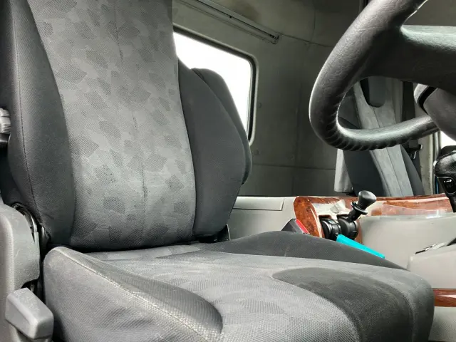 ＵＤ クオン QKG-GK6XAB(2WD)の写真15