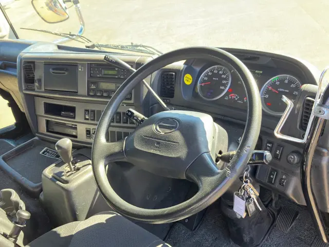 日野 プロフィア QPG-SH1EDDG(2WD)の写真17
