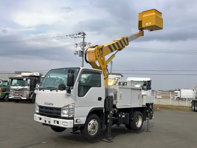 いすゞ エルフ SDG-NKS85AN(4WD)の写真1