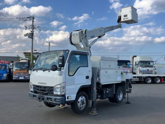 いすゞ エルフ TPG-NKS85AN(4WD)の写真1