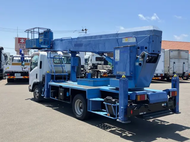 いすゞ エルフ SKG-NPR85YN(2WD)の写真4