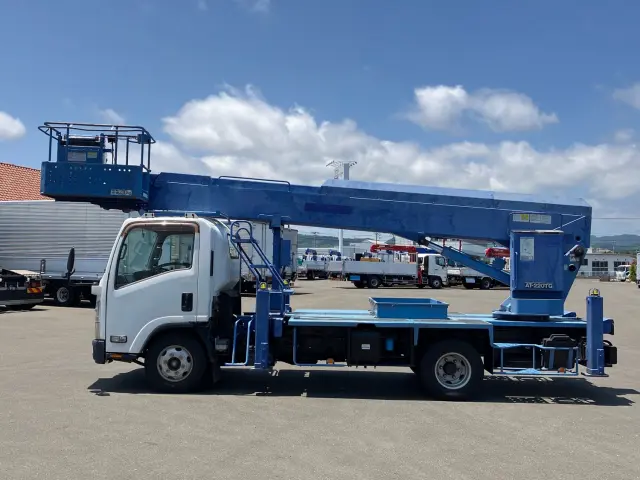 いすゞ エルフ SKG-NPR85YN(2WD)の写真5